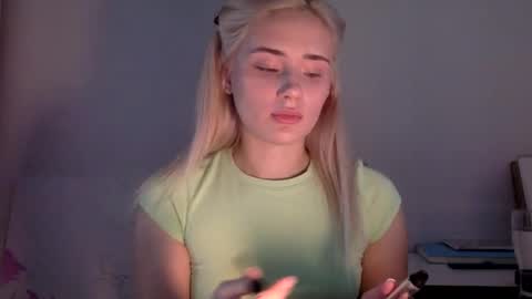 Snapshot of musescorner chatting on 12.03.25 musescorner online show from 12.03.25