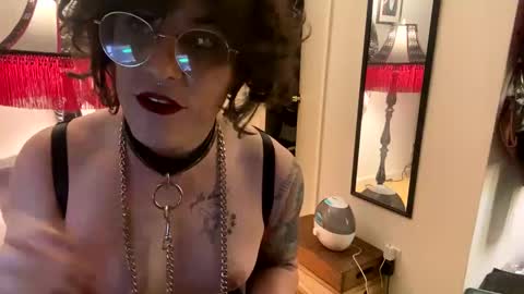 Snapshot of mxscary chatting on 02.07.25 mxscary online show from 02.07.25