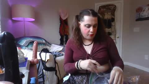 Snapshot of mxsissycharlotte chatting on 12.20.24 Mx Charlotte online show from 12.20.24
