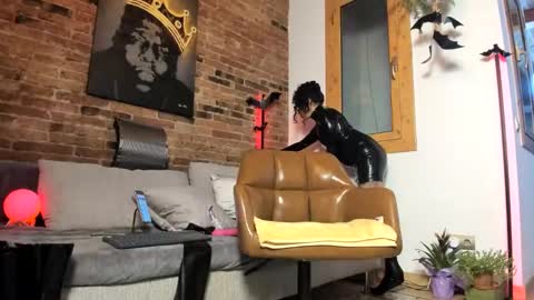 Lola online show from 10.18.25