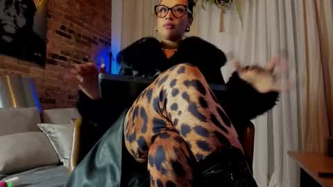 Snapshot of mydoc_lolac chatting on 11.14.25 Lola online show from 11.14.25