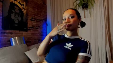 Snapshot of mydoc_lolac chatting on 11.24.25 Lola online show from 11.24.25