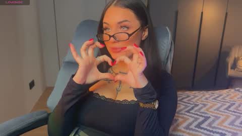 Snapshot of mygoddesshecate chatting on 10.13.25 Hecate online show from 10.13.25