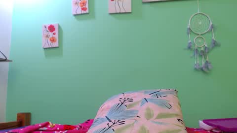 Snapshot of myguardian20angel chatting on 11.12.25 Angel Cute online show from 11.12.25