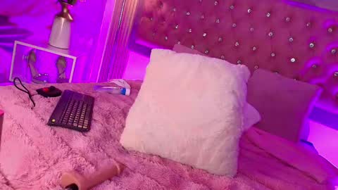 Snapshot of myladreams_ chatting on 05.22.26 Myla online show from 05.22.26
