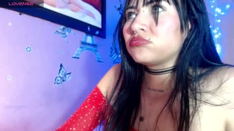 Snapshot of myomi_nix chatting on 12.20.24 myomi online show from 12.20.24