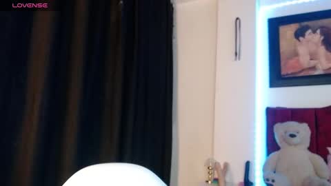 Snapshot of myomi_nix chatting on 01.30.25 myomi online show from 01.30.25