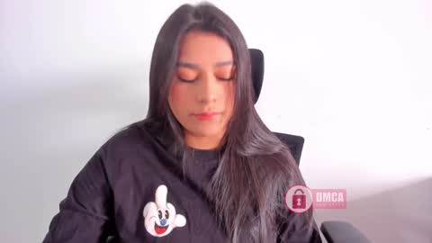 Snapshot of mypretty_isabella chatting on 12.01.24 Bella online show from 12.01.24