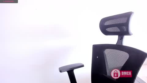 Snapshot of mypretty_isabella chatting on 01.10.25 Bella online show from 01.10.25