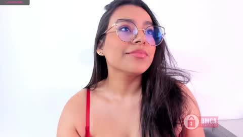 Snapshot of mypretty_isabella chatting on 01.11.25 Bella online show from 01.11.25