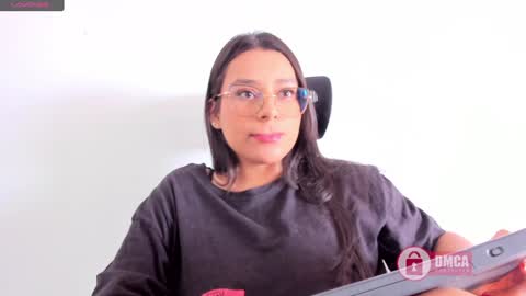 Snapshot of mypretty_isabella chatting on 01.22.25 Bella online show from 01.22.25