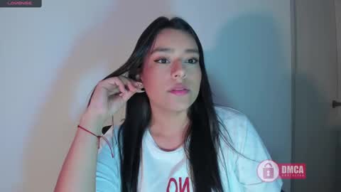 Snapshot of mypretty_isabella chatting on 02.11.25 Bella online show from 02.11.25