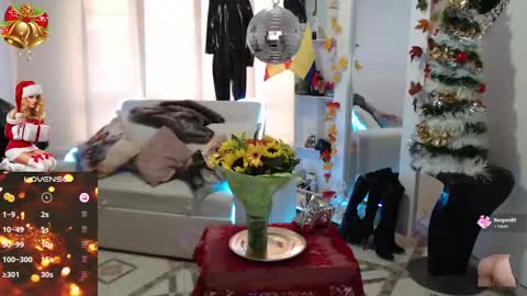 Snapshot of myrnasexxx chatting on 12.21.24 Myrna Sessions online show from 12.21.24