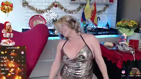 Snapshot of myrnasexxx chatting on 12.25.24 Myrna Sessions online show from 12.25.24