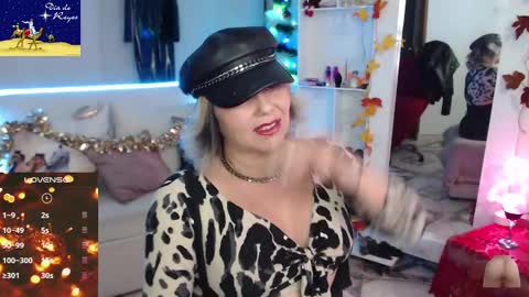 Snapshot of myrnasexxx chatting on 01.05.25 Myrna Sessions online show from 01.05.25