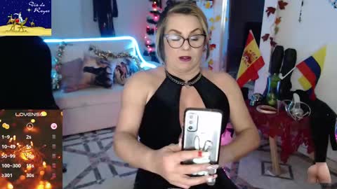 Snapshot of myrnasexxx chatting on 01.07.25 Myrna Sessions online show from 01.07.25