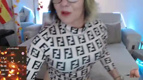 Snapshot of myrnasexxx chatting on 01.20.25 Myrna Sessions online show from 01.20.25