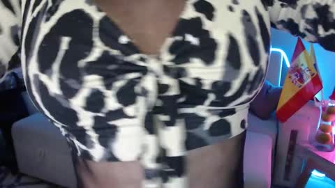 Snapshot of myrnasexxx chatting on 01.28.25 Myrna Sessions online show from 01.28.25