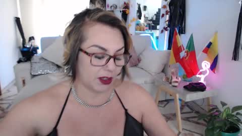 Snapshot of myrnasexxx chatting on 01.30.25 Myrna Sessions online show from 01.30.25