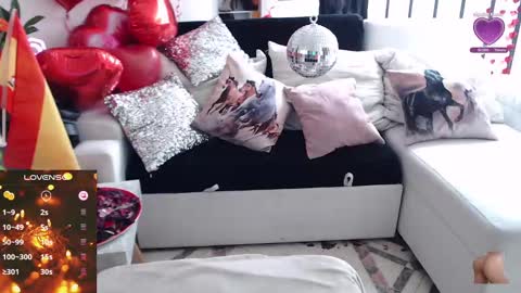 Snapshot of myrnasexxx chatting on 02.17.25 Myrna Sessions online show from 02.17.25