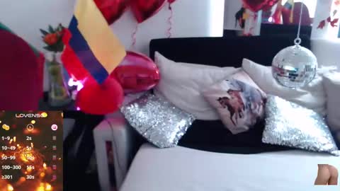 Snapshot of myrnasexxx chatting on 02.18.25 Myrna Sessions online show from 02.18.25