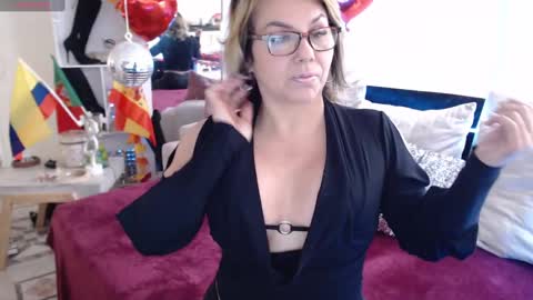 Snapshot of myrnasexxx chatting on 03.07.25 Myrna Sessions online show from 03.07.25