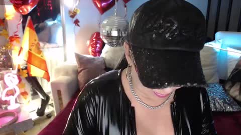 Snapshot of myrnasexxx chatting on 03.07.25 Myrna Sessions online show from 03.07.25