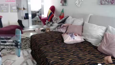 Snapshot of myrnasexxx chatting on 09.14.25 Myrna Sessions online show from 09.14.25