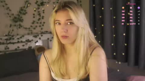 Snapshot of mysteriika chatting on 09.14.25 Alma online show from 09.14.25