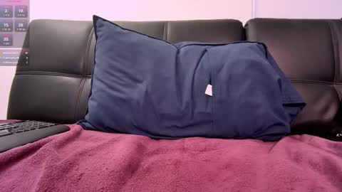 Mystery Nymph Milf online show from 10.28.25