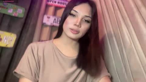 UR GIRL NEXTDOOR online show from 02.20.26