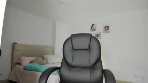 Snapshot of mysteyes chatting on 10.28.25 Elena online show from 10.28.25