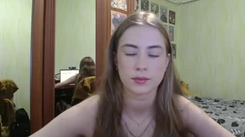 Emelie online show from 10.05.25