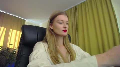 Snapshot of mysticvenus_ chatting on 10.25.25 mysticvenus_ online show from 10.25.25