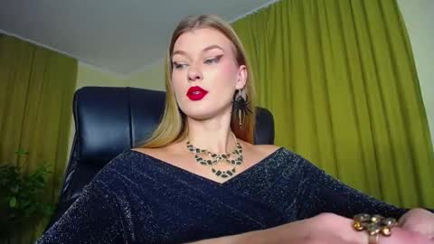 Snapshot of mysticvenus_ chatting on 10.30.25 mysticvenus_ online show from 10.30.25