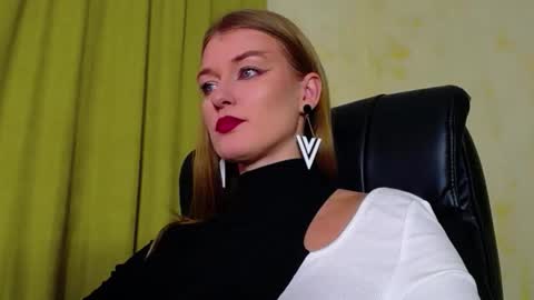 Snapshot of mysticvenus_ chatting on 11.24.25 mysticvenus_ online show from 11.24.25