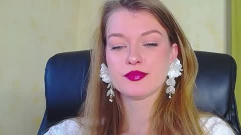 Snapshot of mysticvenus_ chatting on 12.18.25 mysticvenus_ online show from 12.18.25