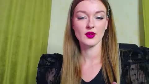 Snapshot of mysticvenus_ chatting on 12.19.25 mysticvenus_ online show from 12.19.25