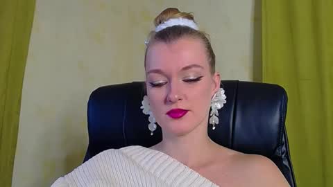 Snapshot of mysticvenus_ chatting on 12.20.25 mysticvenus_ online show from 12.20.25