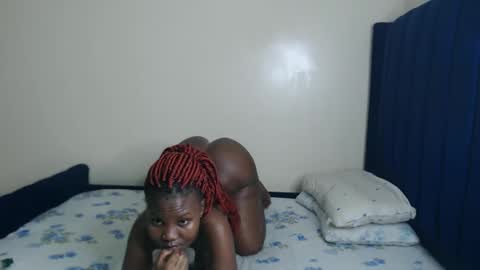 Snapshot of mystique_mirror chatting on 04.02.26 Mystique online show from 04.02.26