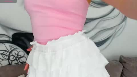 Snapshot of n0_nude chatting on 05.20.26 Eva online show from 05.20.26