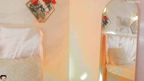 naamah_b online show from 09.26.25