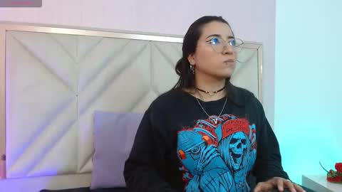 Snapshot of naanaky_tay chatting on 09.14.25 TARA online show from 09.14.25