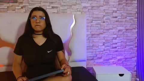 Snapshot of naanaky_tay chatting on 09.17.25 TARA online show from 09.17.25