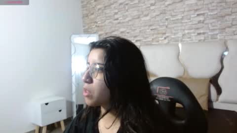 Snapshot of naanaky_tay chatting on 10.03.25 TARA online show from 10.03.25