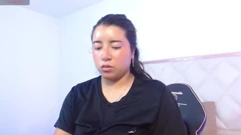 Snapshot of naanaky_tay chatting on 10.16.25 TARA online show from 10.16.25
