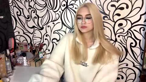 Snapshot of nadiaknake chatting on 02.05.26 Katrin online show from 02.05.26