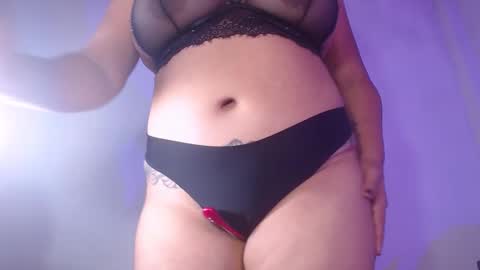 Snapshot of nadiawhite_ chatting on 01.10.26 Nadia online show from 01.10.26