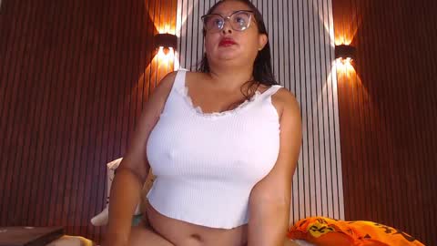 Snapshot of nadiawhite_ chatting on 04.22.26 Nadia online show from 04.22.26