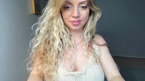 Snapshot of nadyasoft chatting on 01.15.25 Nadyasoft online show from 01.15.25